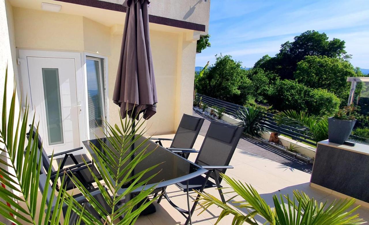 Penthouse Jacuzzi & Pool Apartmants Опатія Екстер'єр фото