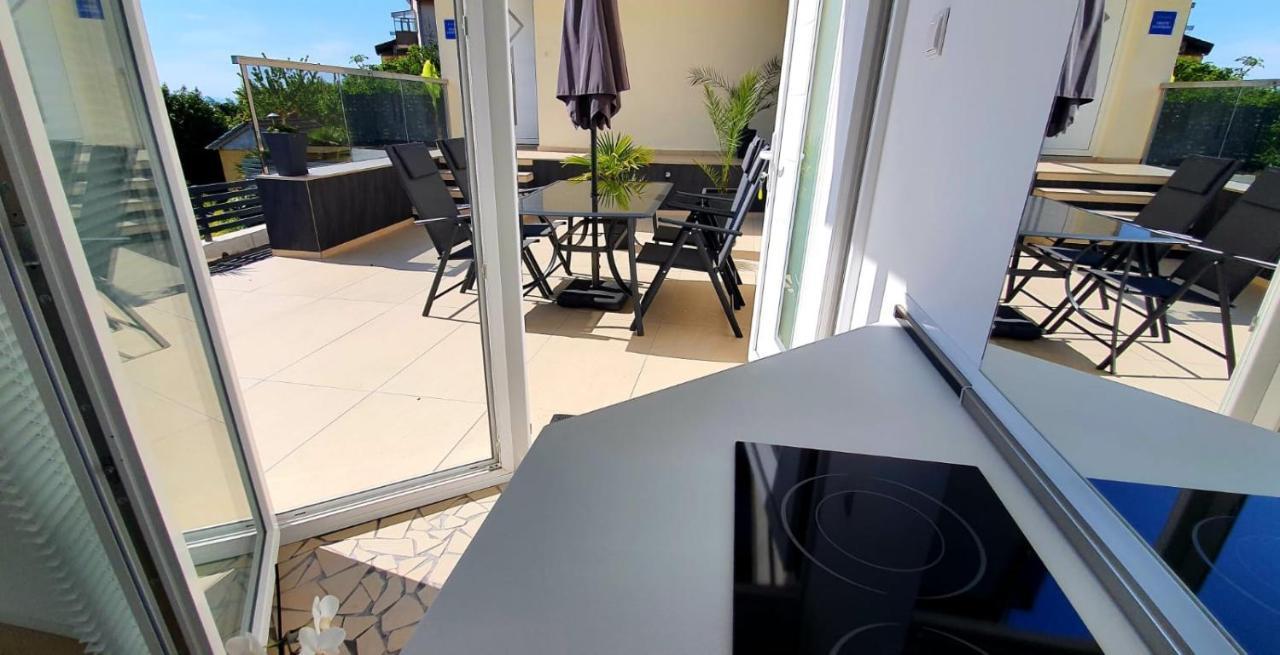 Penthouse Jacuzzi & Pool Apartmants Опатія Екстер'єр фото
