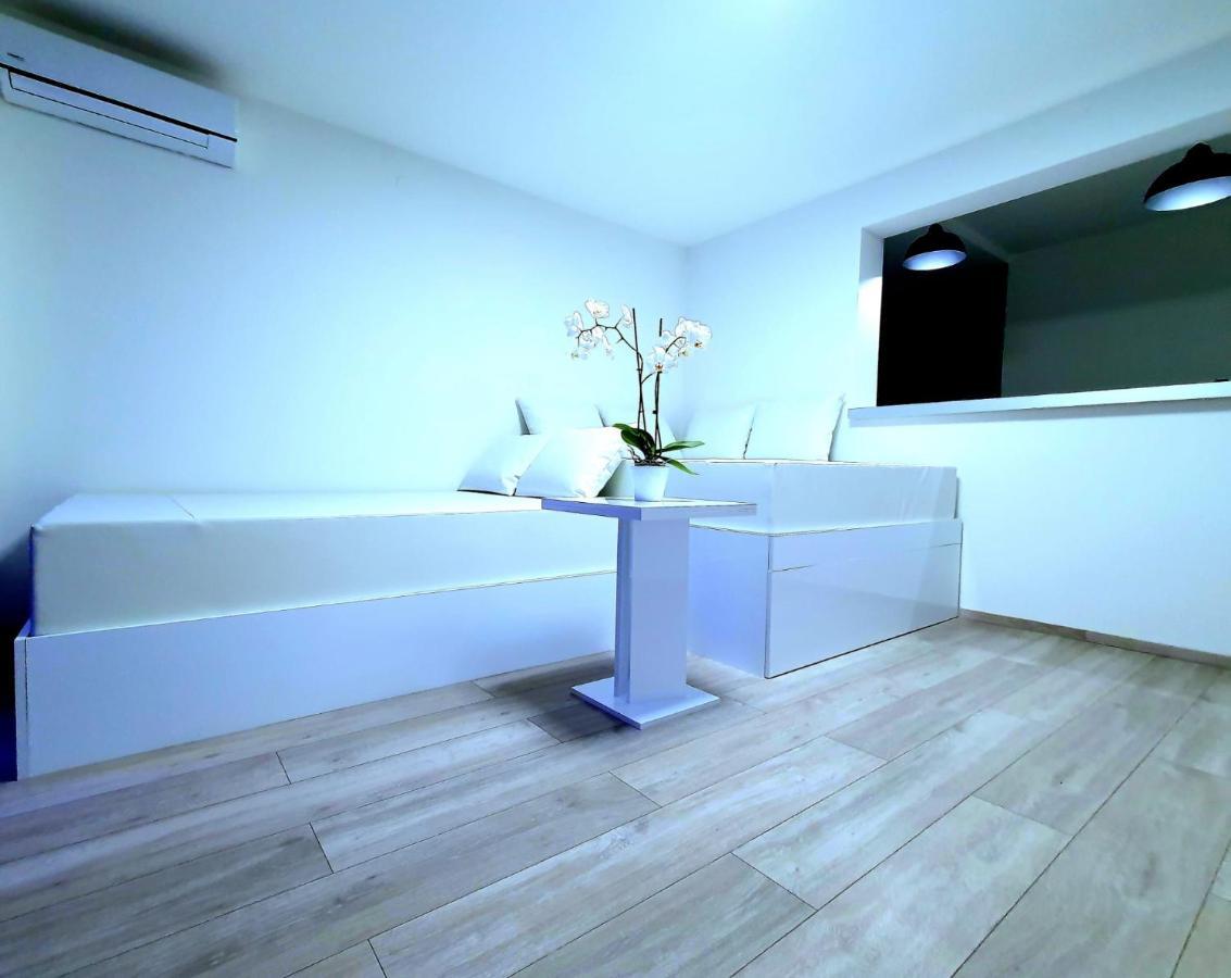 Penthouse Jacuzzi & Pool Apartmants Опатія Екстер'єр фото