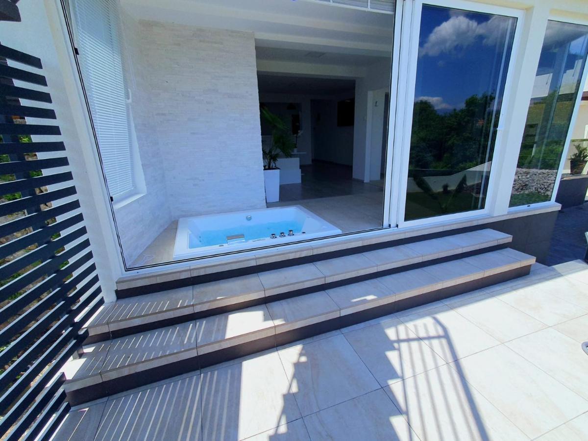 Penthouse Jacuzzi & Pool Apartmants Опатія Екстер'єр фото