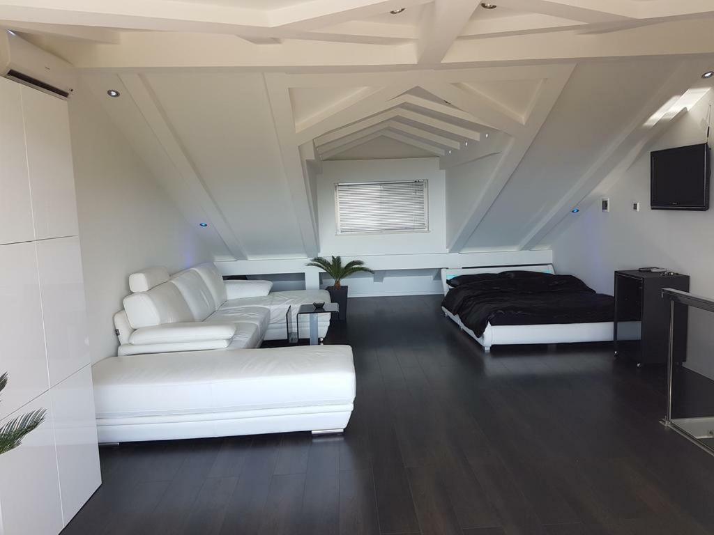 Penthouse Jacuzzi & Pool Apartmants Опатія Екстер'єр фото